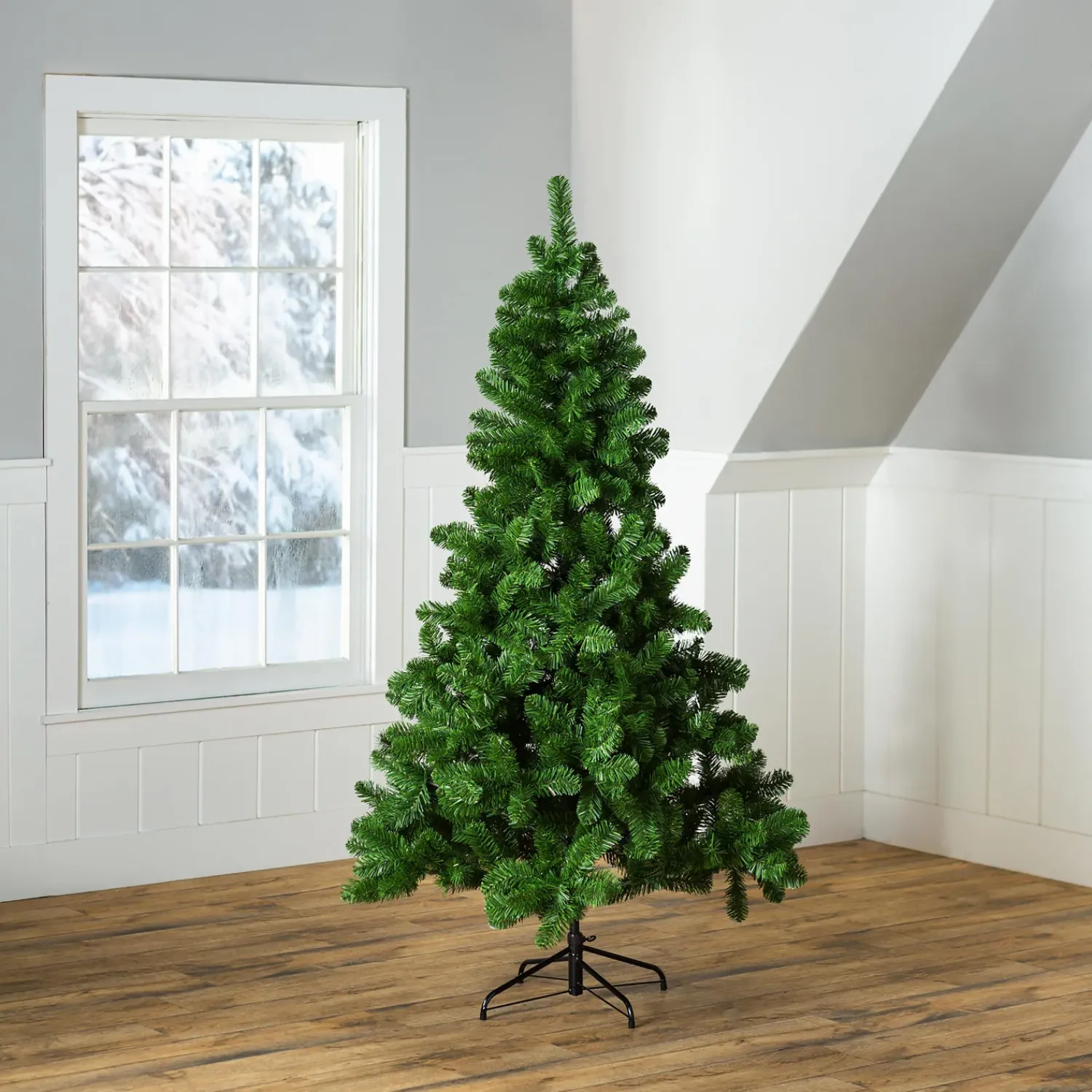 Plow & Hearth Lighted Trees & Garlands>6' Montfair Pine Christmas Tree