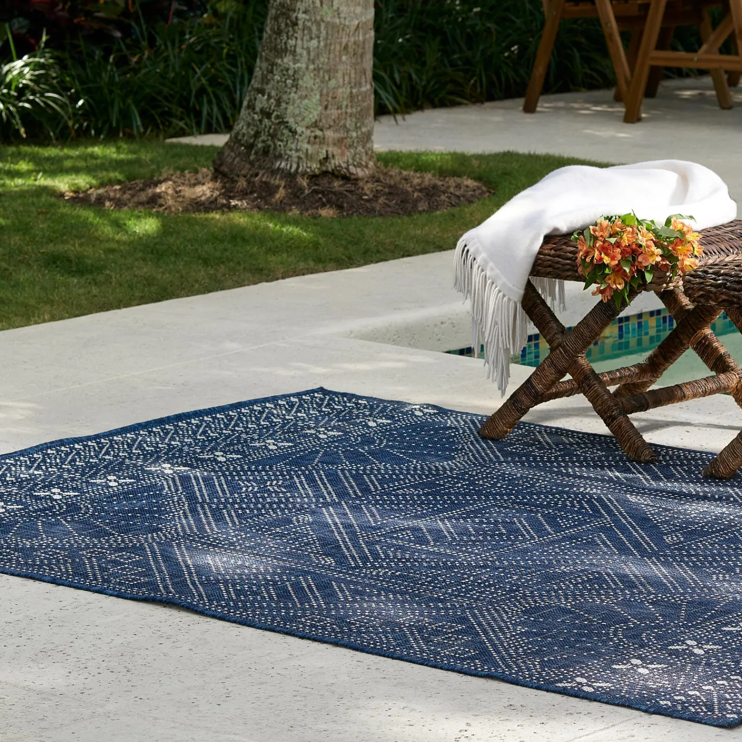 Plow & Hearth Area Rugs>Arabella Patch Polypropylene Rug, 3'3" x 5' Navy