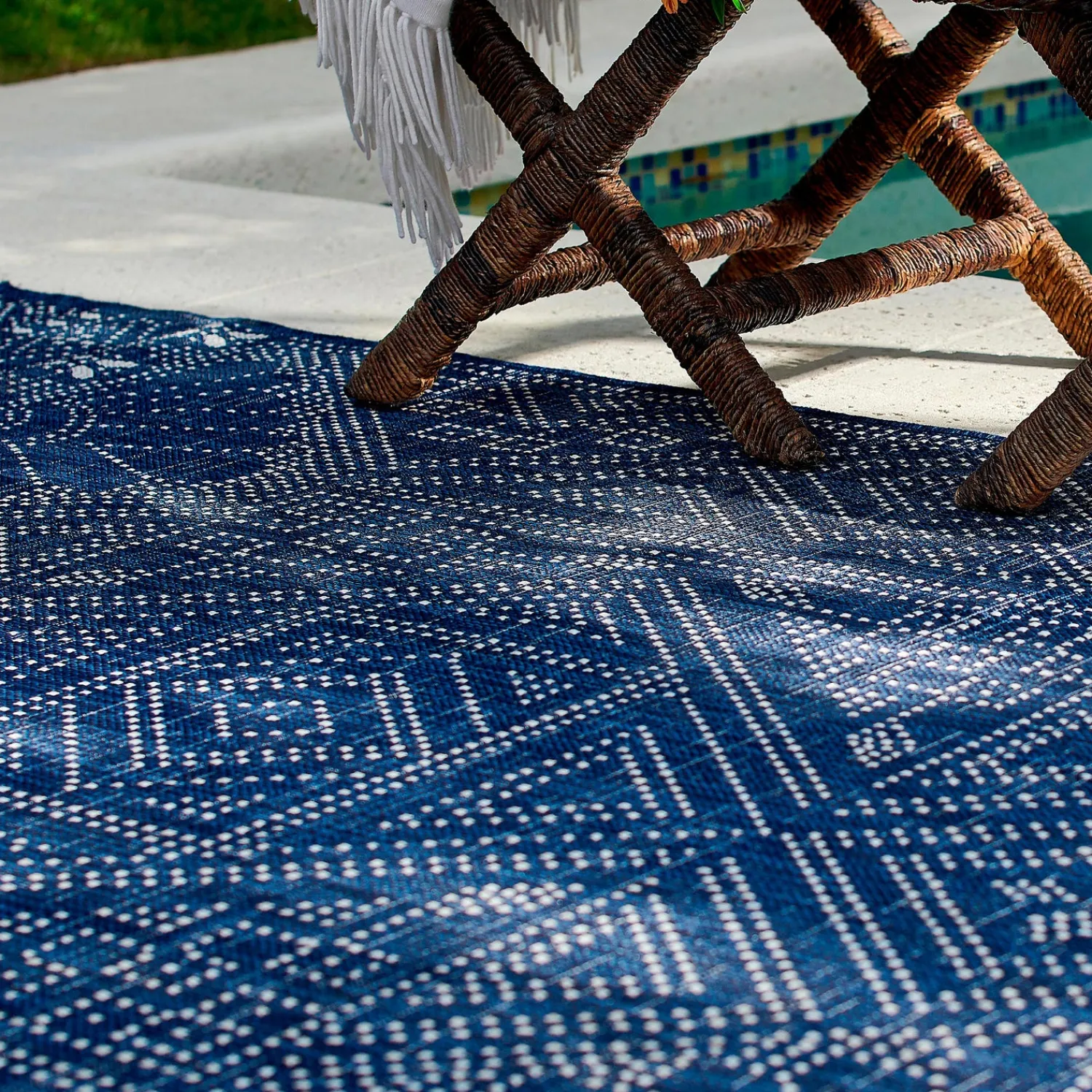 Plow & Hearth Area Rugs>Arabella Patch Polypropylene Rug, 3'3" x 5' Navy