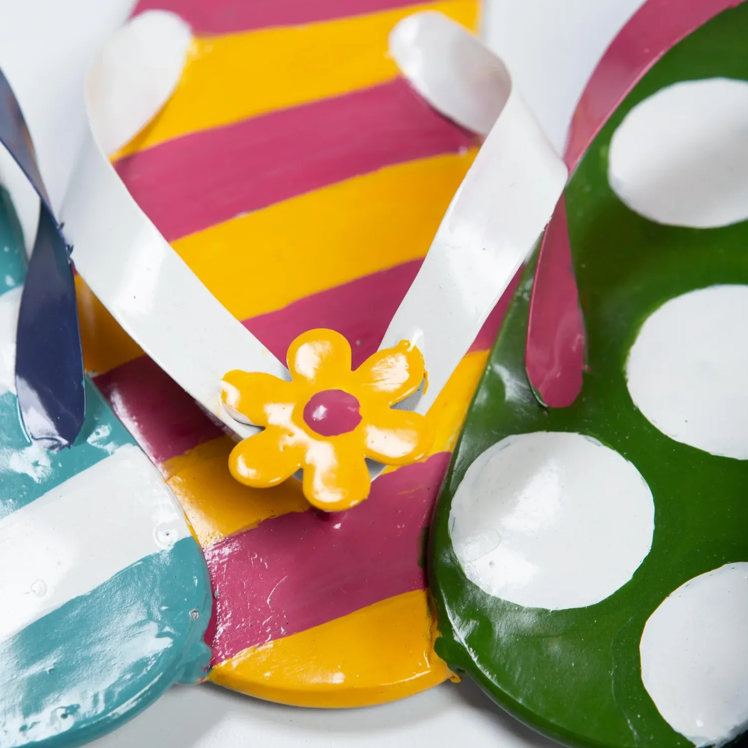 Plow & Hearth Wreaths>Boho Style Summer Flip-Flop Metal Wreath