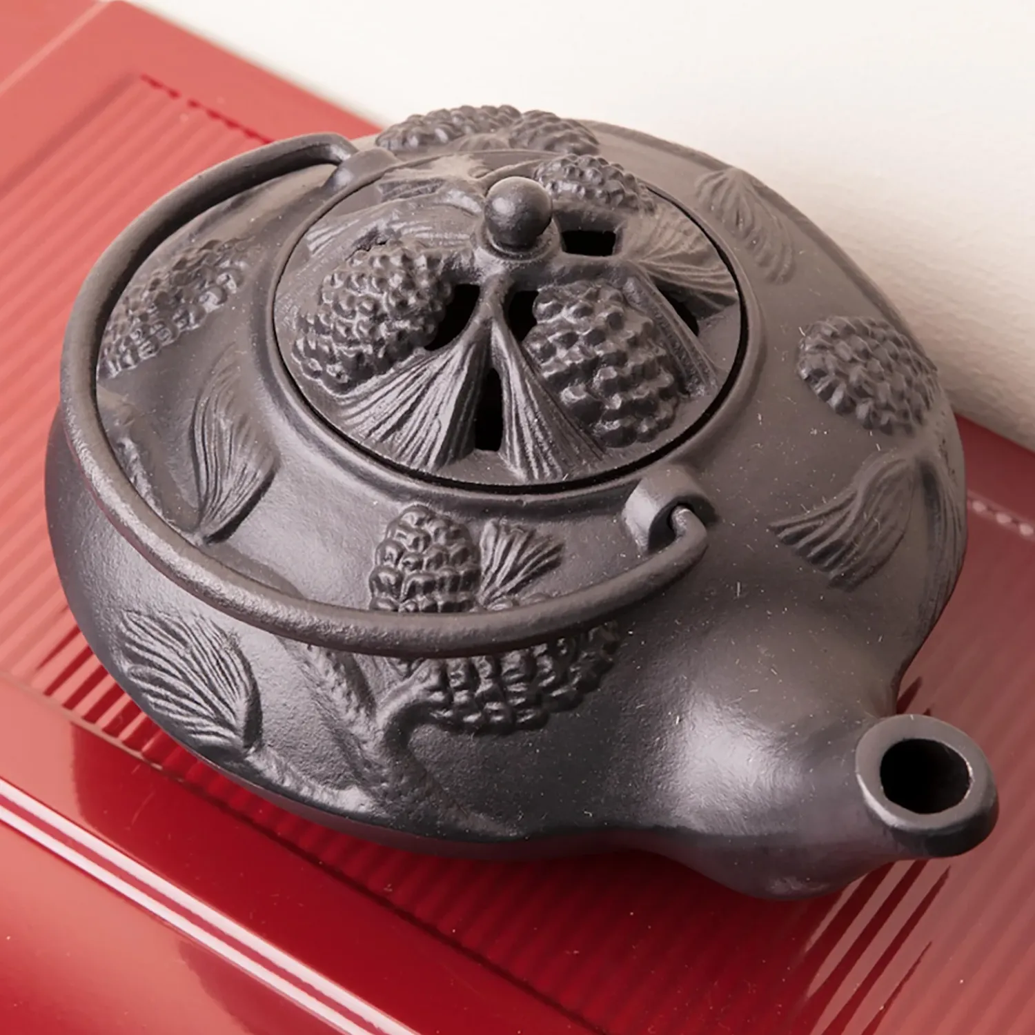 Plow & Hearth Woodstove Steamers>Cast Iron Wood Stove Kettle Steamer with Pine Cone Design Black