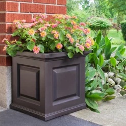 Plow & Hearth Planters & Plant Stands>Chadwick Self-Watering Planter, 16" sq.