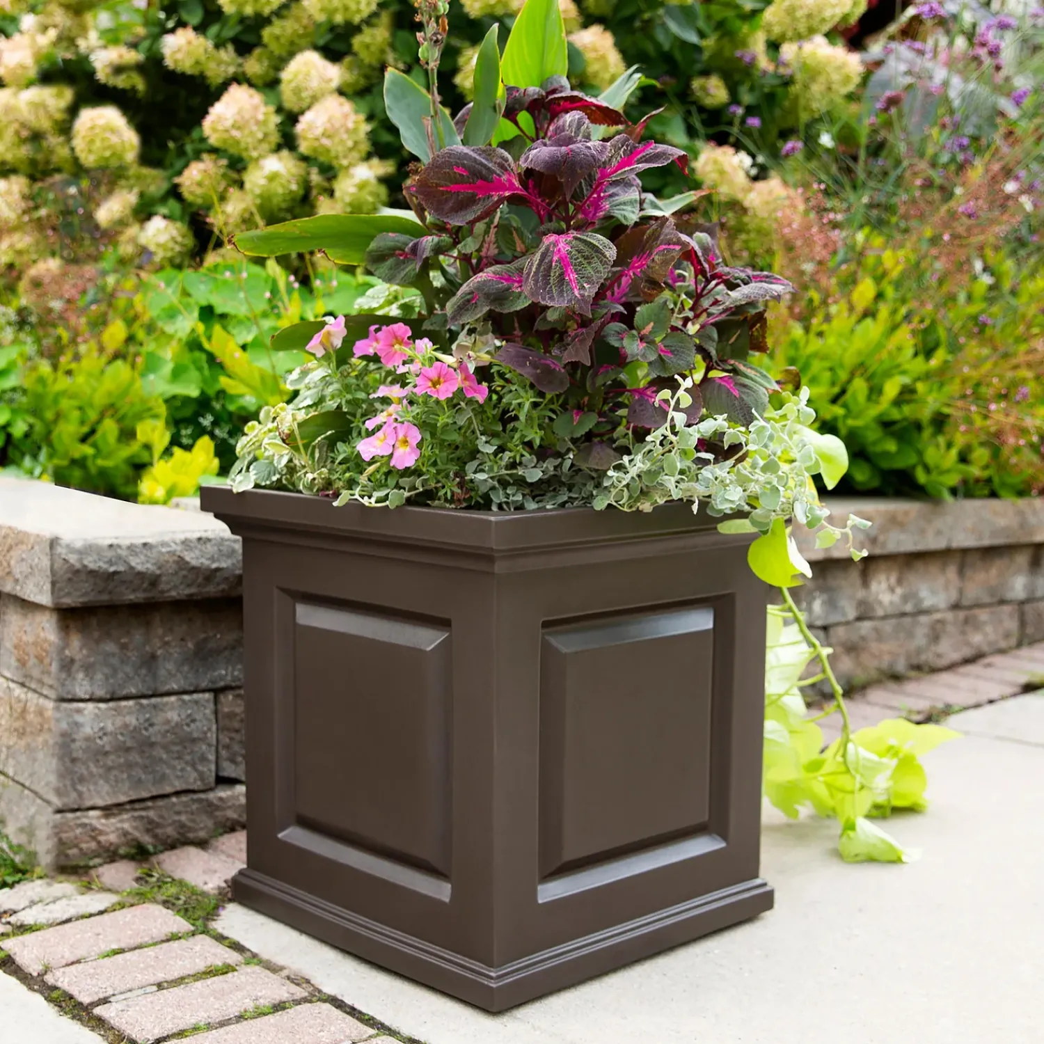 Plow & Hearth Planters & Plant Stands>Chadwick Self-Watering Planter, 20" sq.