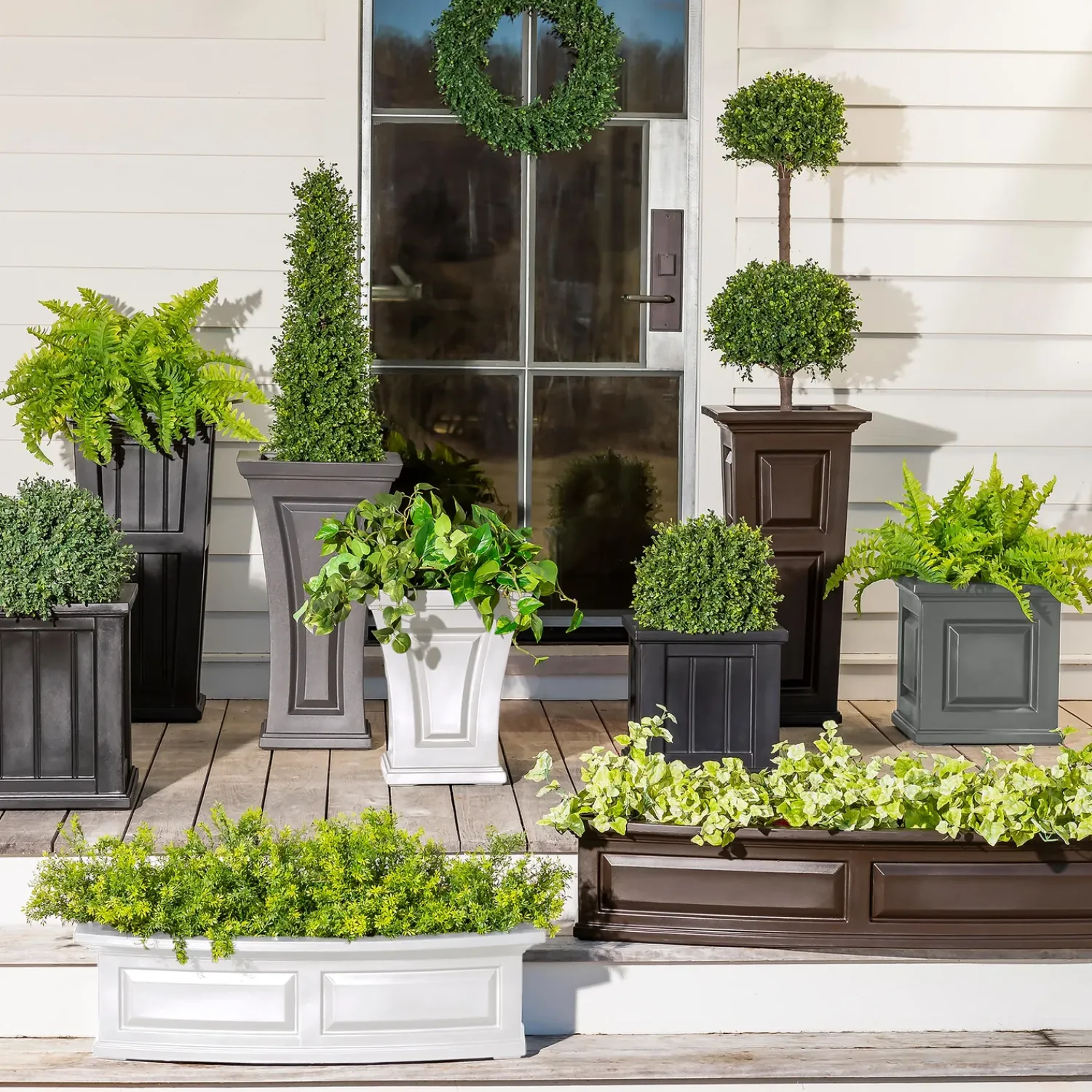 Plow & Hearth Planters & Plant Stands>Chadwick Self-Watering Window Box with Hanging Brackets, 3'L