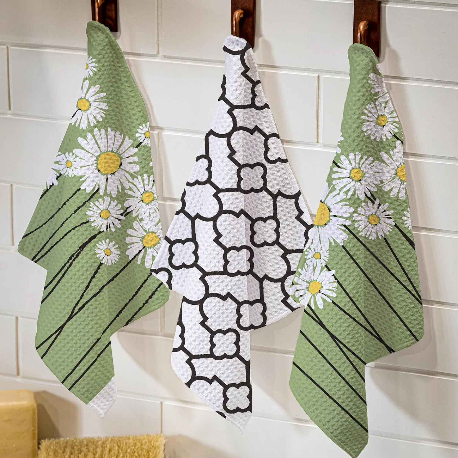 Plow & Hearth Kitchen Linens>Daisy Scape Quick Dry Dish Cloth, Set of 3, 10" x 10"