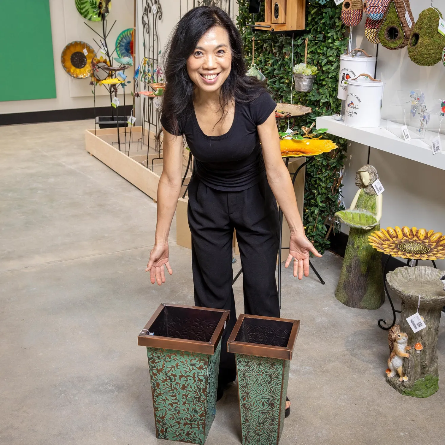 Plow & Hearth Planters & Plant Stands>Embossed Square Door Planter, Nested Set of 2
