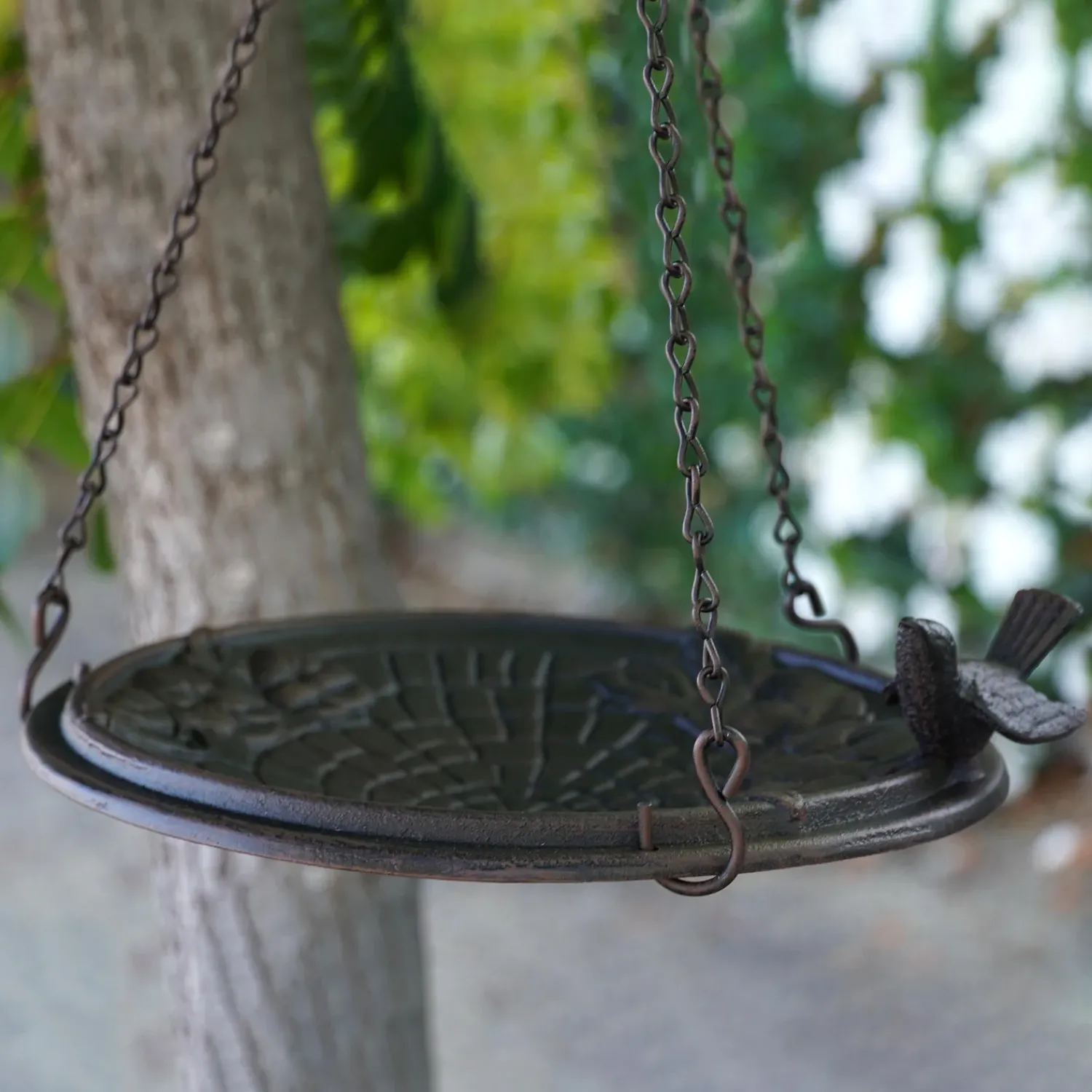 Plow & Hearth Birdbaths>Floral Cobblestone Motif Hanging Metal Birdbath