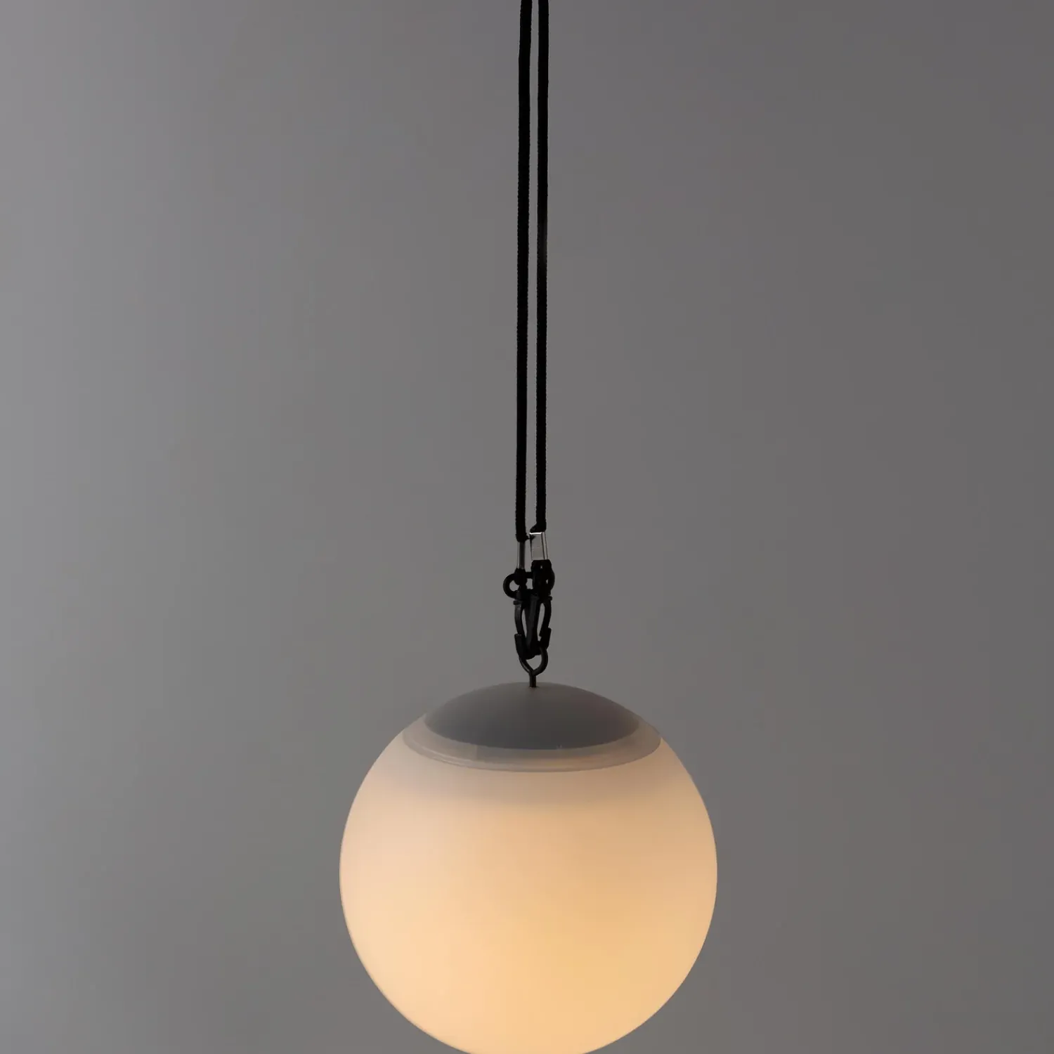 Plow & Hearth Lighted Garden Decorations|Lighted Accents>Hanging Solar Color Changing Sphere Light Black