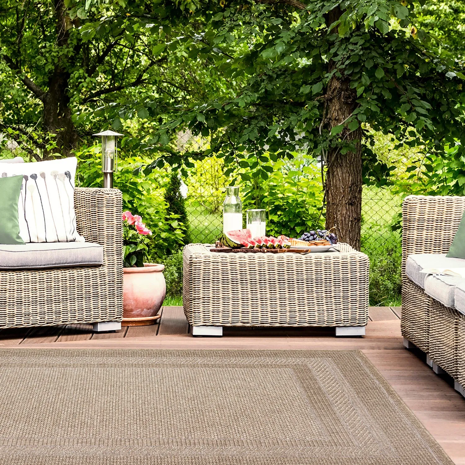 Plow & Hearth Area Rugs>Indoor/Outdoor Beachcomber Border Rug, 7'10" x 9'10" Natural