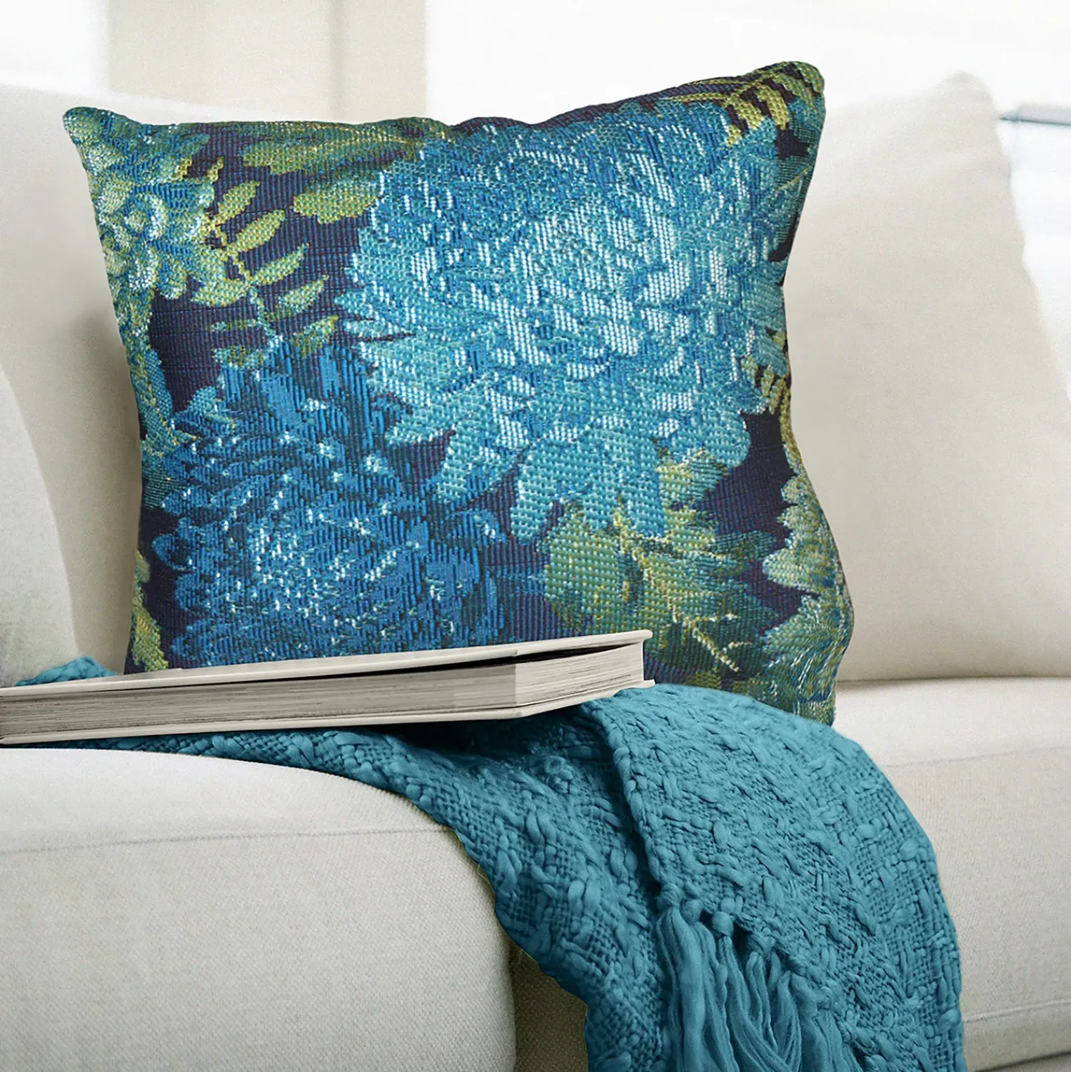 Plow & Hearth Outdoor Throw Pillows|Decorative Pillows>Indoor/Outdoor Chrysanthemum Polypropylene Throw Pillow