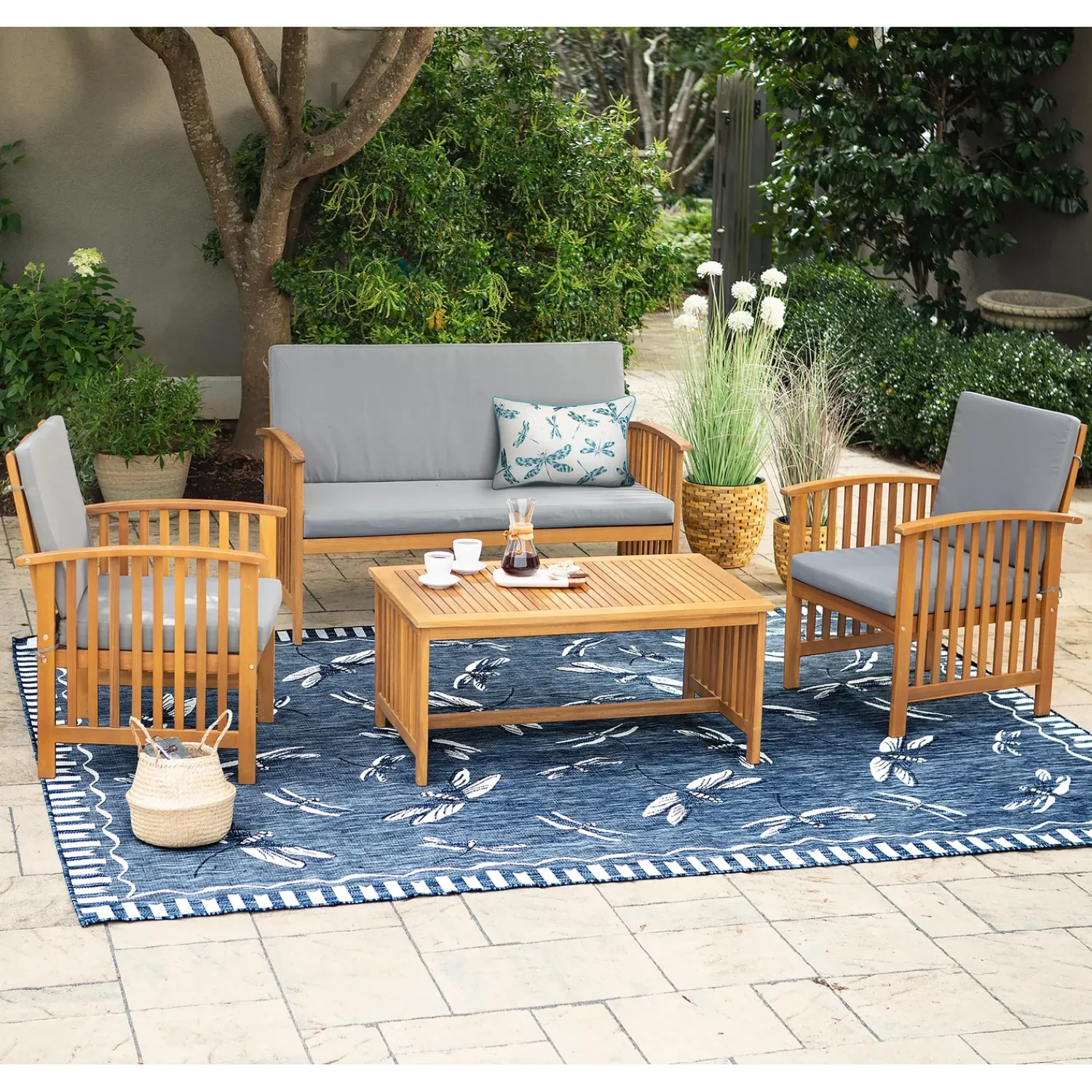 Plow & Hearth Area Rugs>Indoor/Outdoor Dragonfly Rug, 7'10" x 9'10"