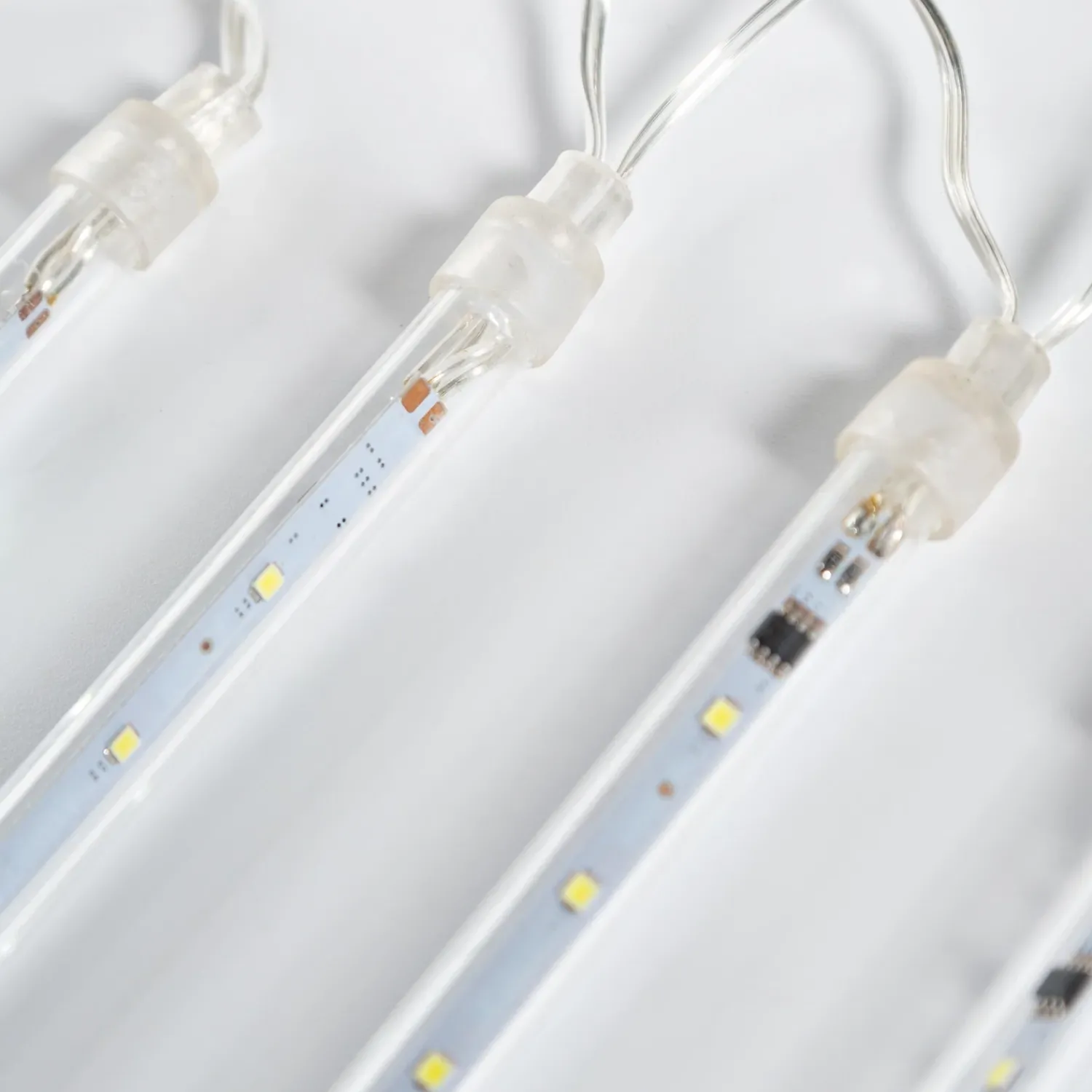 Plow & Hearth String Lights>Indoor/Outdoor Electric Icicle Chasing Lights with Cool White LEDs
