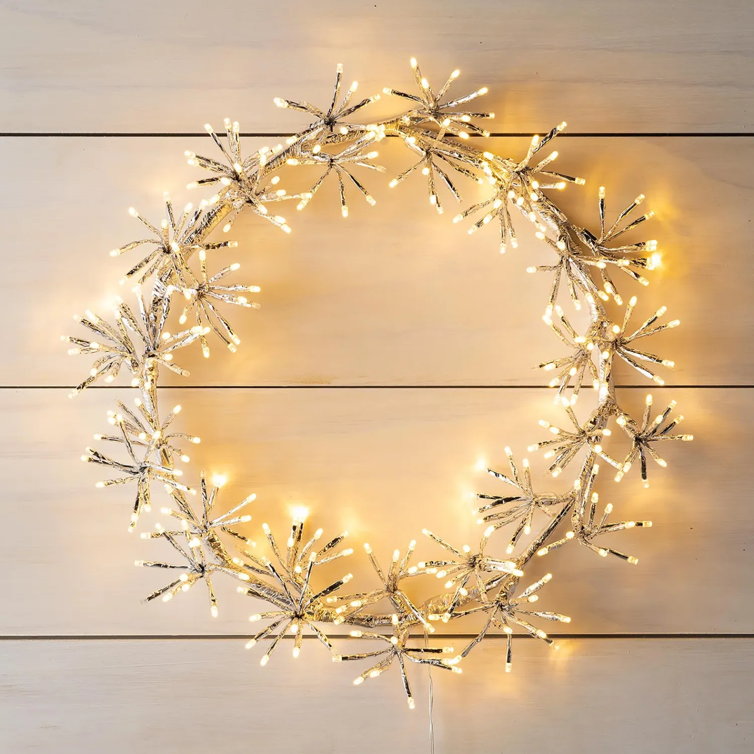 Plow & Hearth Wreaths|Lighted Accents>Indoor/Outdoor Electric Lighted Wreath Holiday Decoration