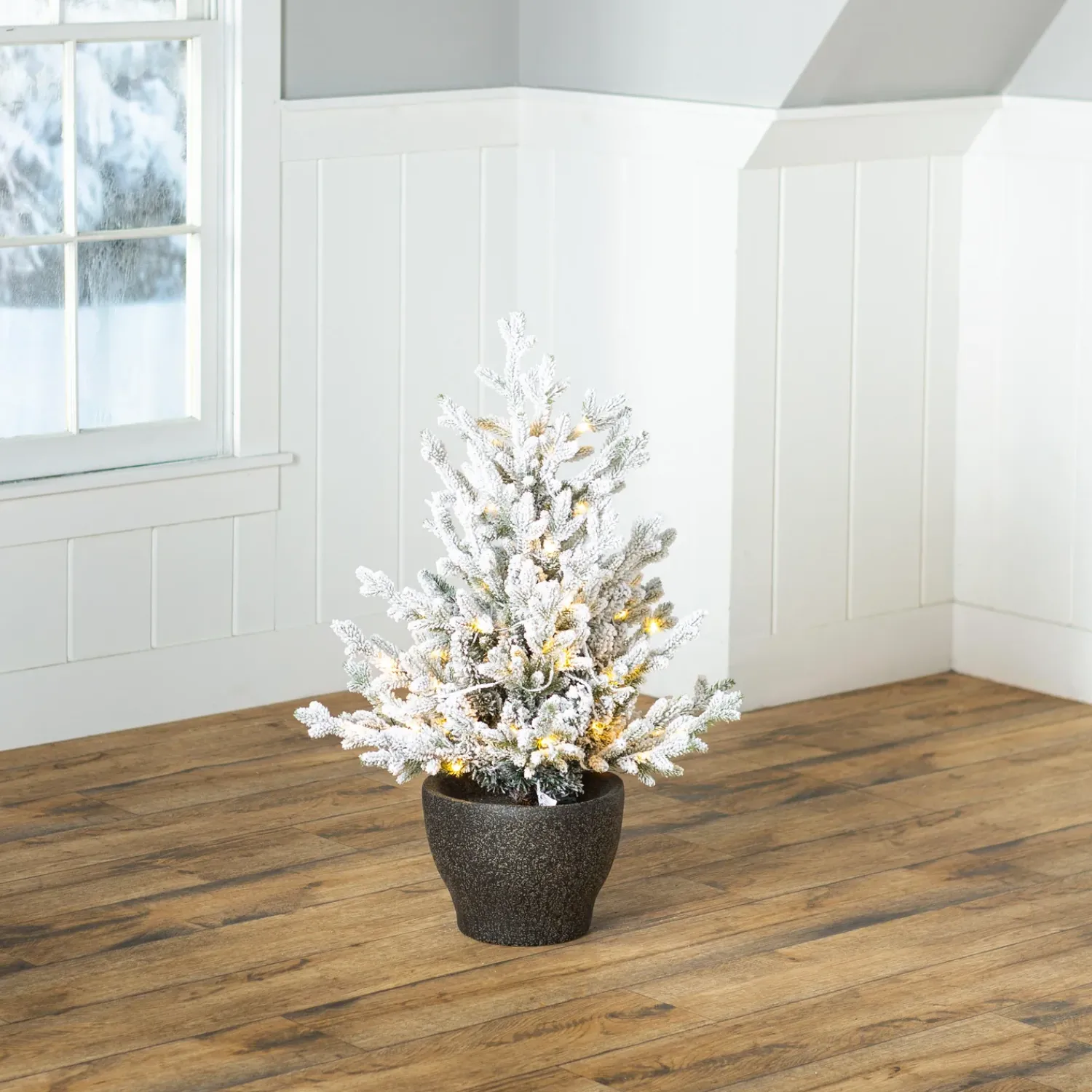 Plow & Hearth Lighted Trees & Garlands>Indoor/Outdoor Flocked Roanoke Spruce Potted Tree with Warm White LEDs