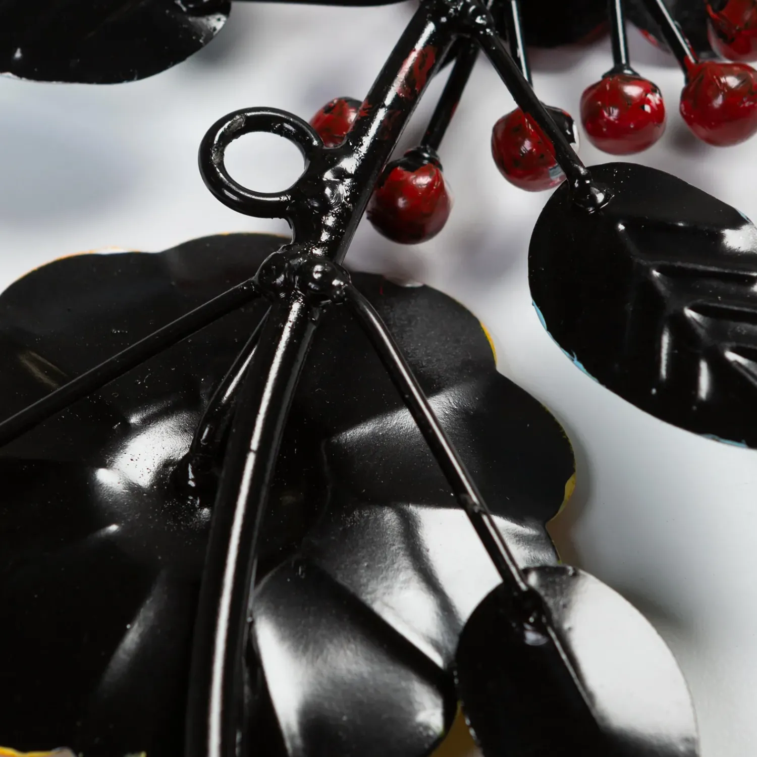 Plow & Hearth Wreaths>Indoor/Outdoor Floral and Berry Metal Wreath