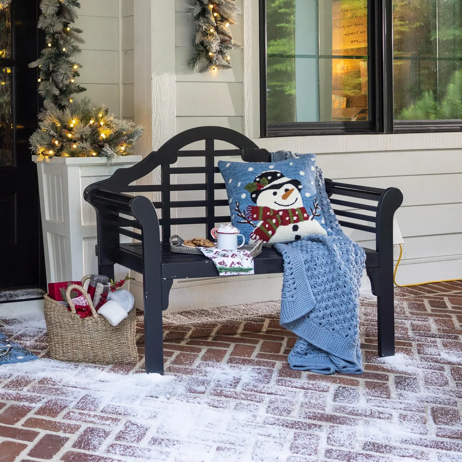 Plow & Hearth Outdoor Throw Pillows|Decorative Pillows>Indoor/Outdoor Hooked Polypropylene Snowman Throw Pillow