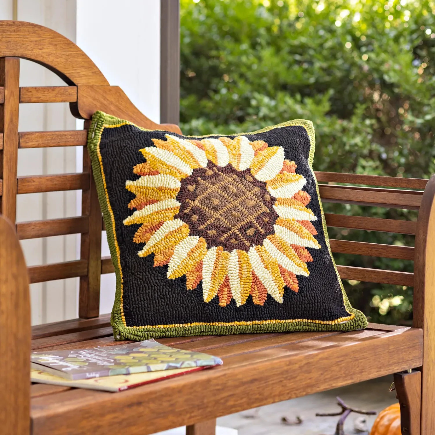 Plow & Hearth Outdoor Throw Pillows|Decorative Pillows>Indoor/Outdoor Sunflower Fields Hand-Hooked Polypropylene Throw Pillow