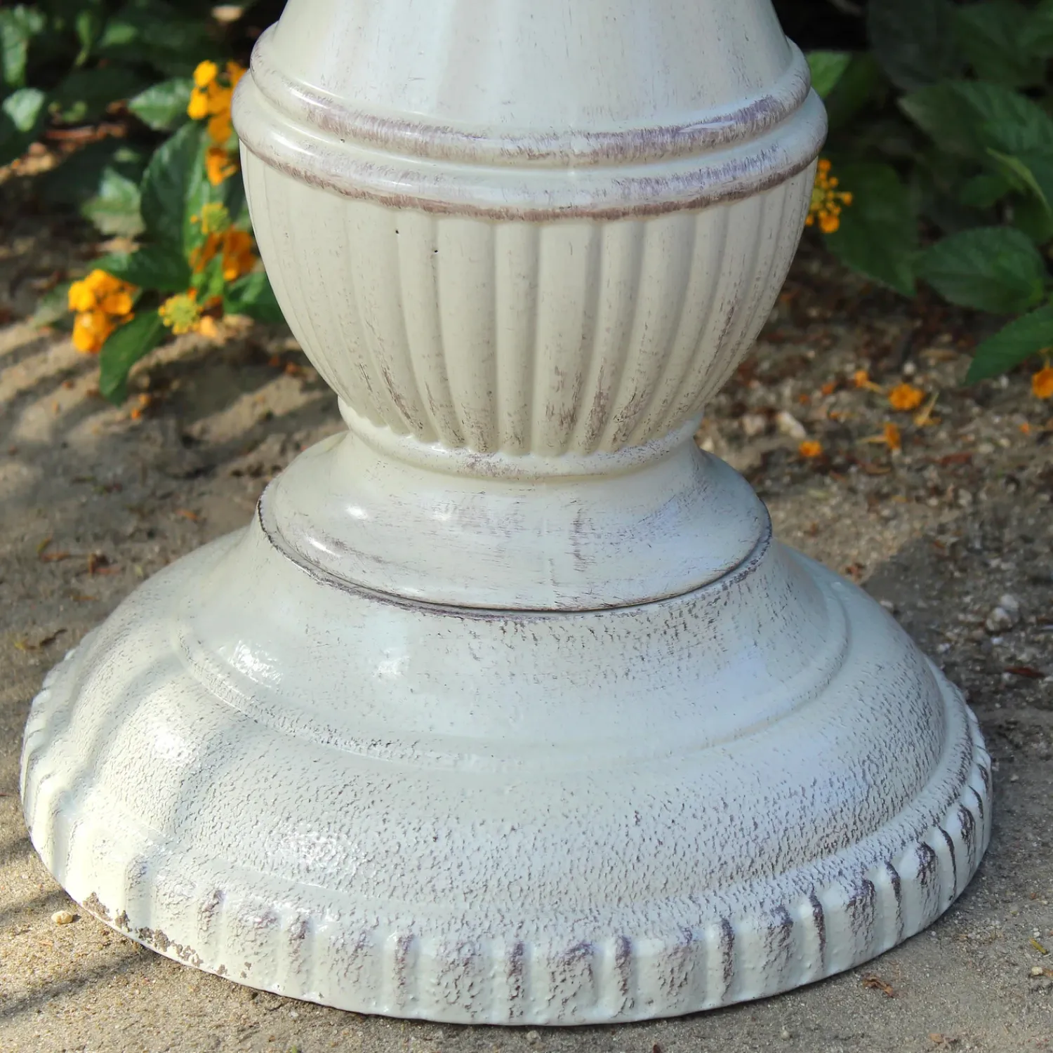 Plow & Hearth Birdbaths>Kingston Vintage White Standing Metal Birdbath on Pedestal