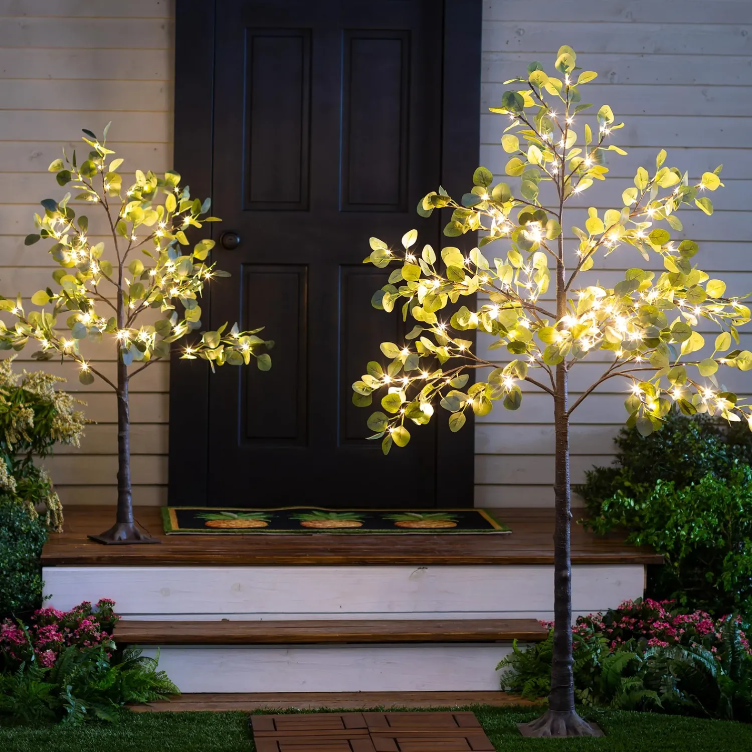 Plow & Hearth Lighted Trees & Garlands>Large Lighted Eucalyptus Tree with 136 Lights