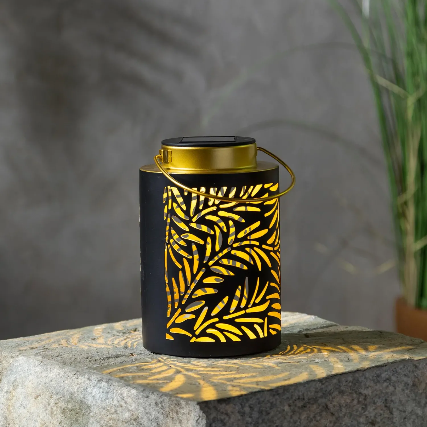 Plow & Hearth Solar Accents|Solar Lighting>Leaf Design Solar Lantern, 7"H