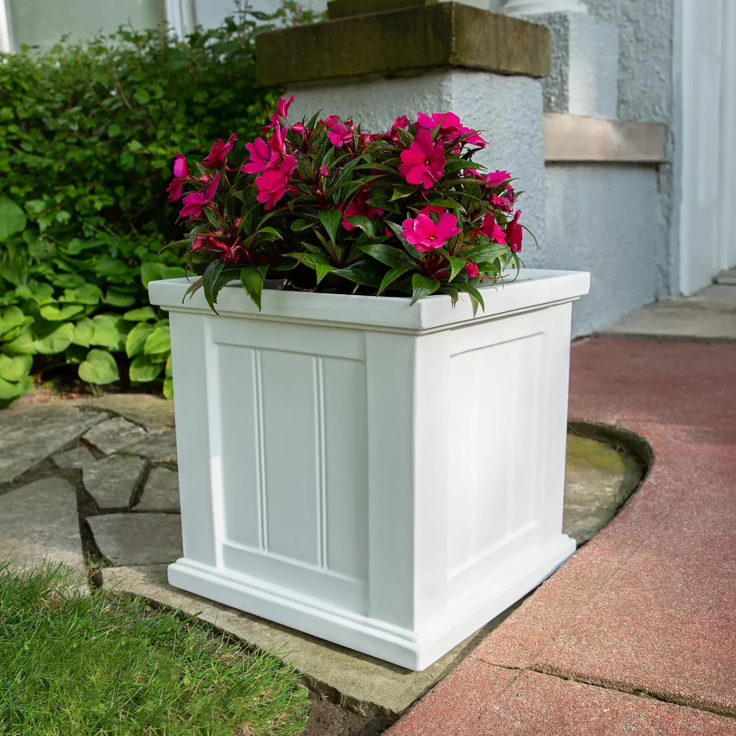 Plow & Hearth Planters & Plant Stands>Lexington Self-Watering Planter, 14" sq.