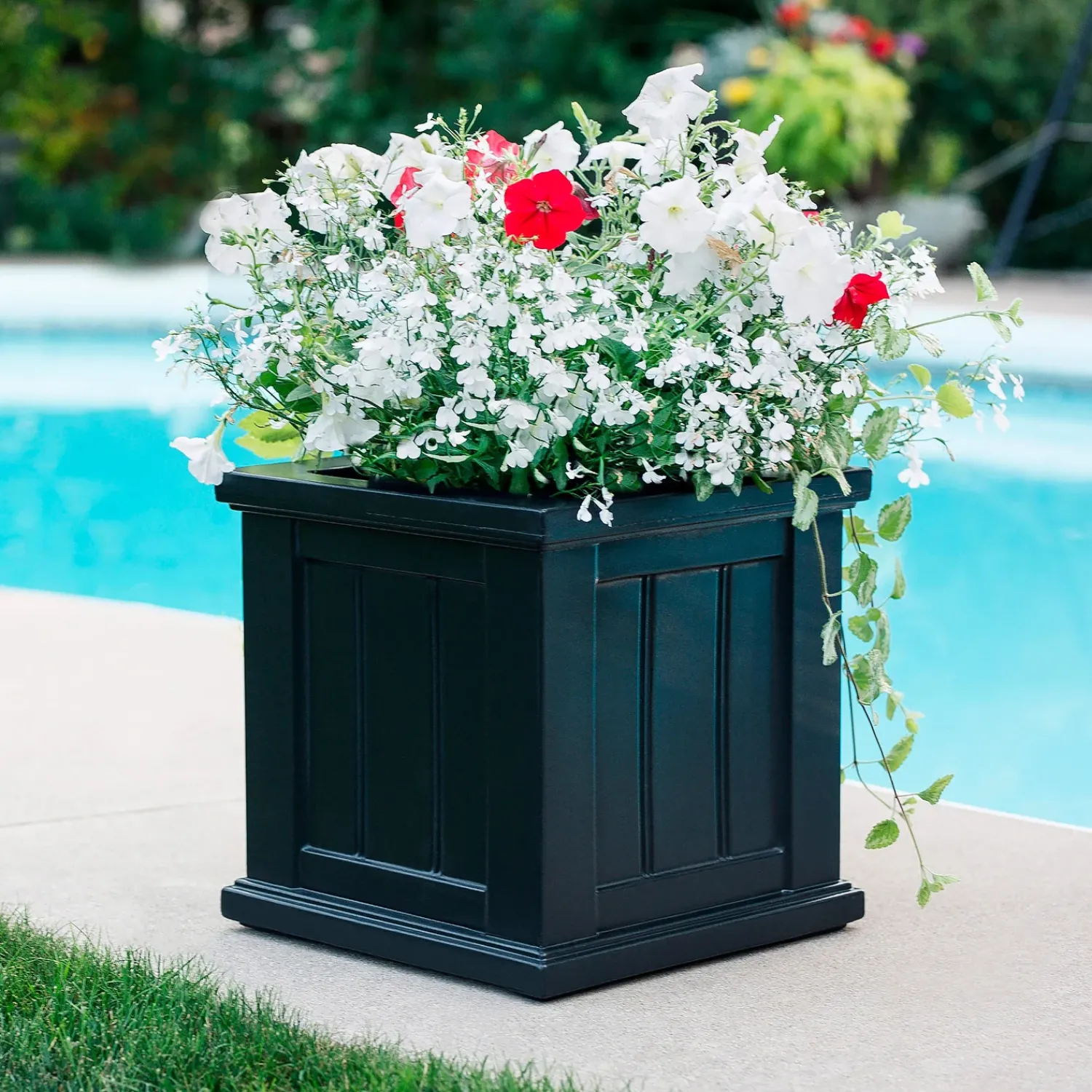 Plow & Hearth Planters & Plant Stands>Lexington Self-Watering Planter, 14" sq.