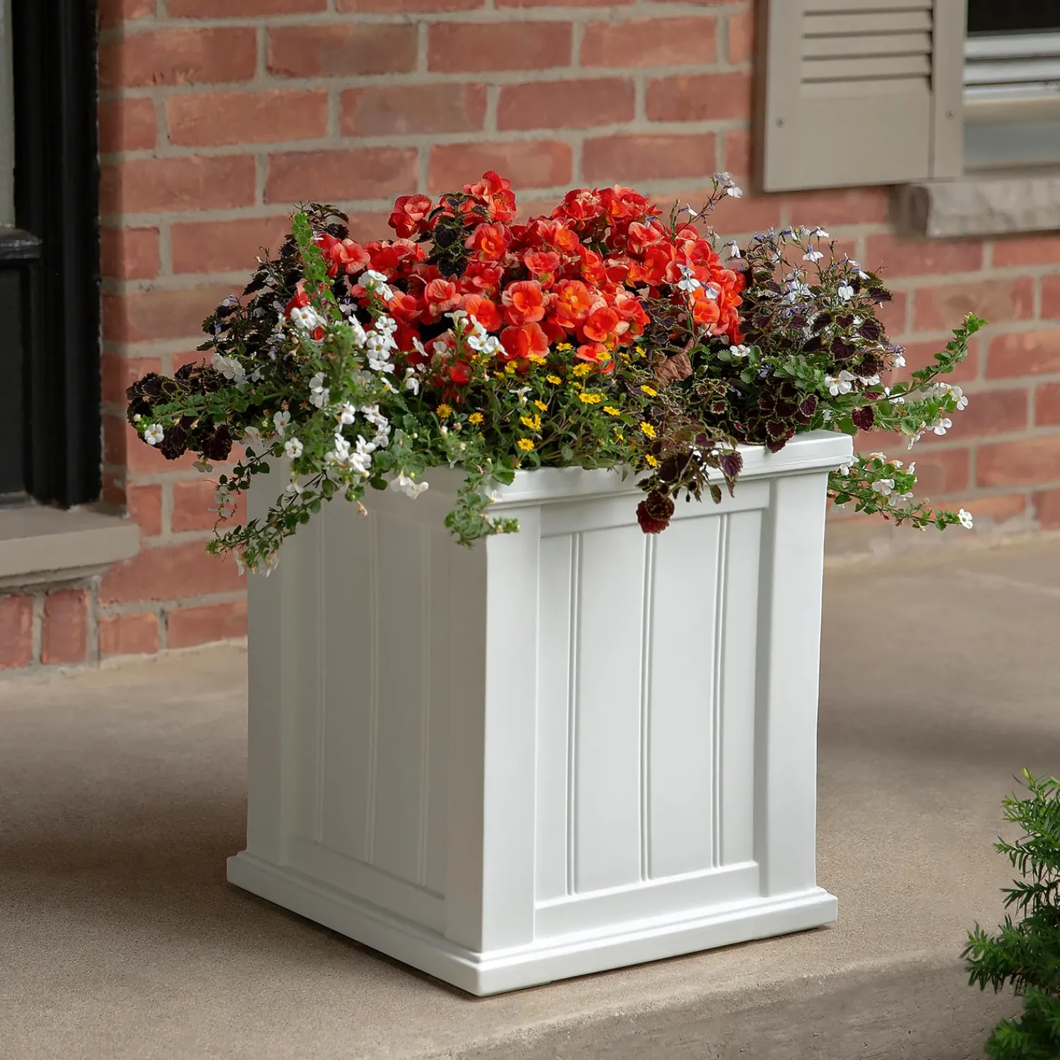 Plow & Hearth Planters & Plant Stands>Lexington Self-Watering Planter, 16" sq.