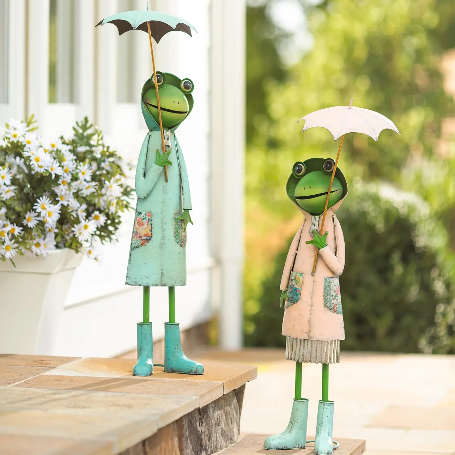 Plow & Hearth Garden Statues>Metal Storybook Frog Garden Statue, Pink