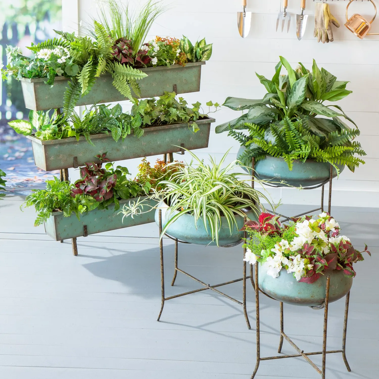 Plow & Hearth Planters & Plant Stands>Oversize Verdigris Planter on Stand, Set of 3