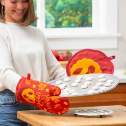 Plow & Hearth Kitchen Linens>Seasonal Oven Mitt and Pot Holder Set