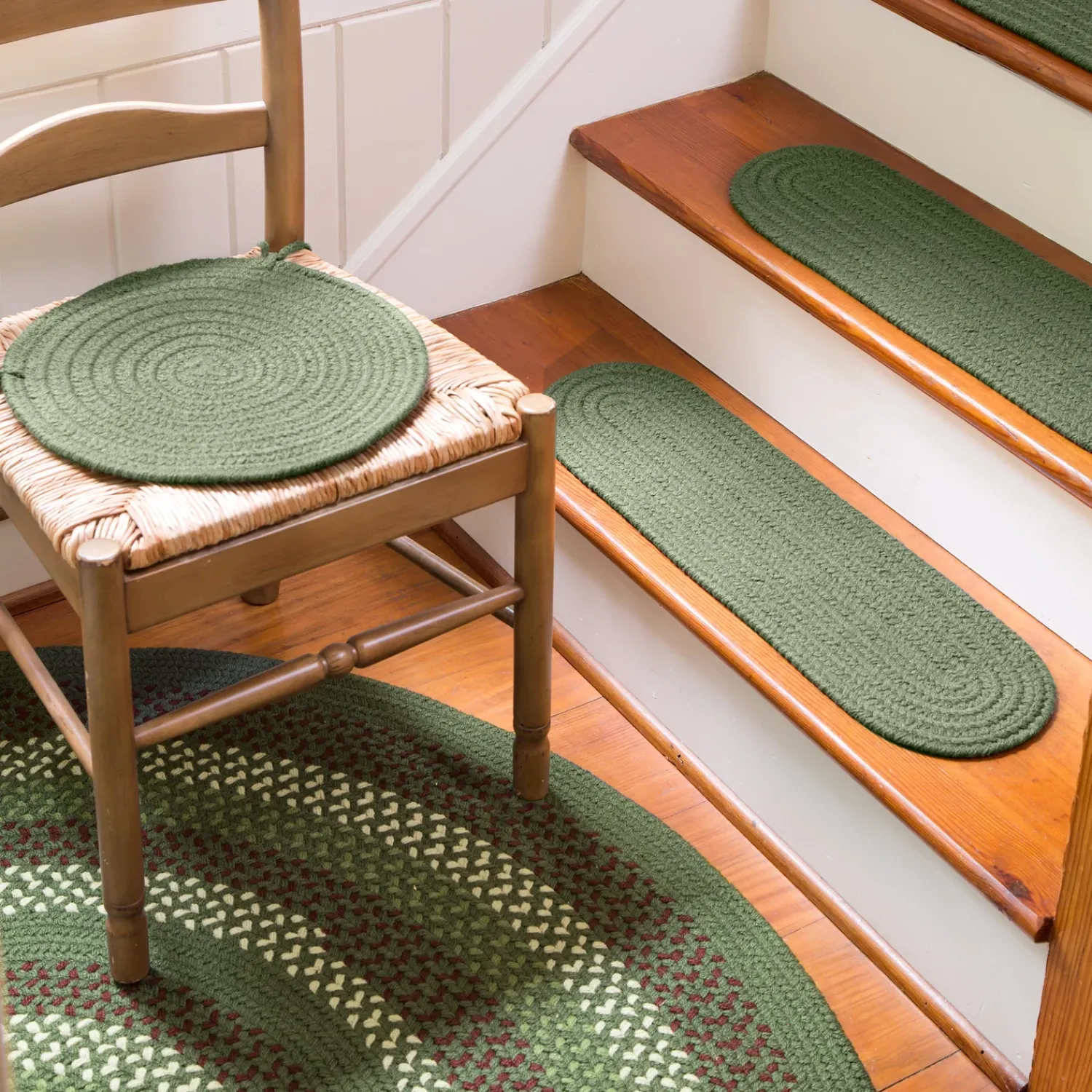 Plow & Hearth Chairs & Rockers|Rockers & Gliders>Solid Color Country Classic Braided Polypropylene Chair Pad, 15" dia.