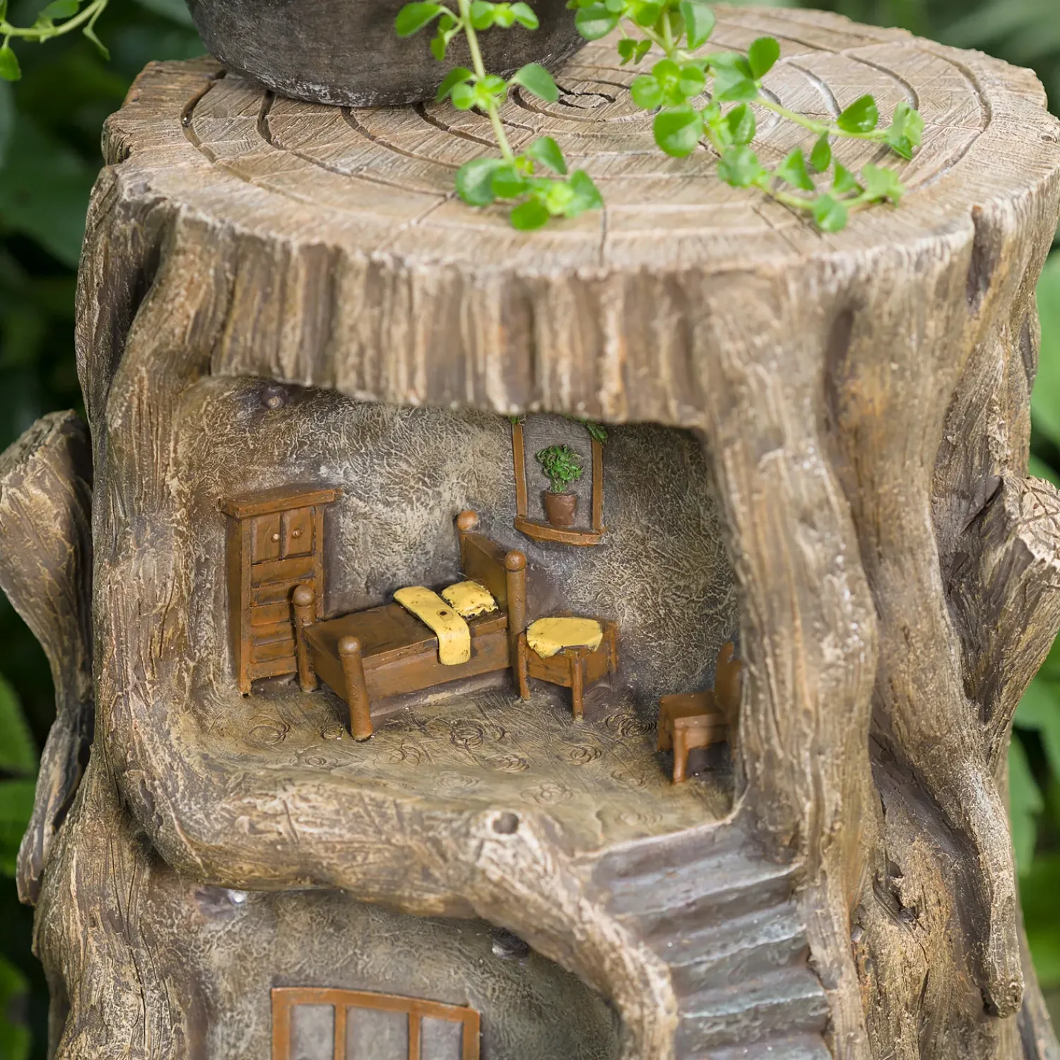 Plow & Hearth Garden Statues|Solar Accents>Two-Story Fully-Furnished Solar Lighted Fairy House in a Stump