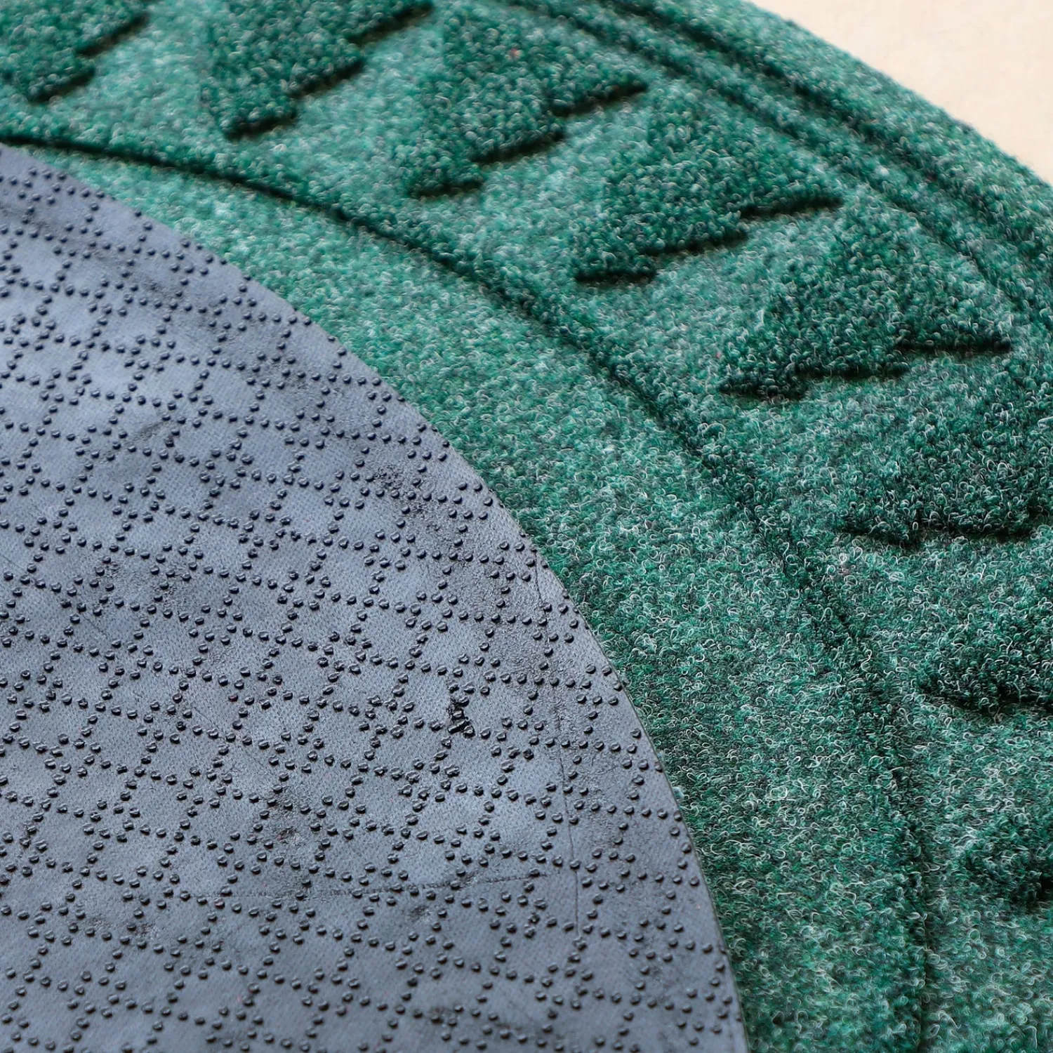 Plow & Hearth Waterhog Doormats>Waterhog Spill-Proof Christmas Tree Mat
